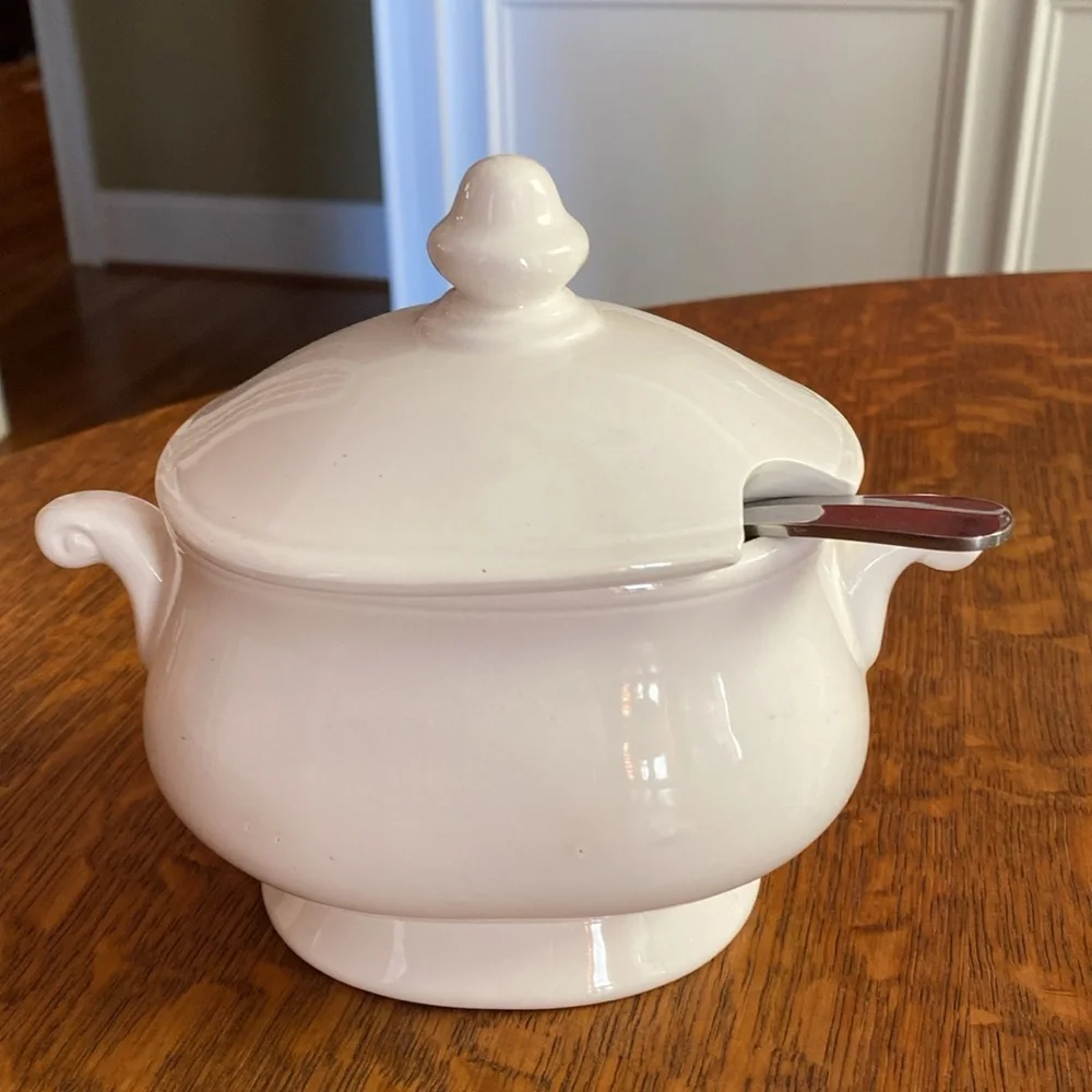 Vintage. Milk Glass gravy boat